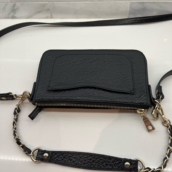 DKNY
Black crossbody plus gold chained single handle. - Picture 7 of 8